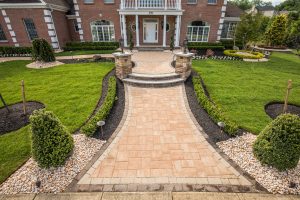 Stones Or Mulch In Your Landscape, Stone Vs Mulch In Landscaping