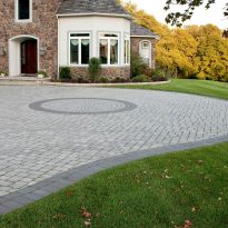 EP Henry Driveway in Old Towne Cobble™ 6x6 & 6x9 along with circle pallet, Pewter Blend, Random Installation, Soldier & Sailor border in Charcoal