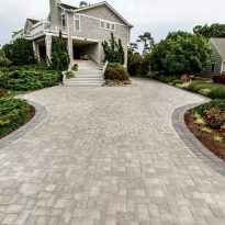 EP Henry Driveway in Old Towne Cobble™, Pewter Blend, I Pattern with Double Soldier Course Border, Charcoal